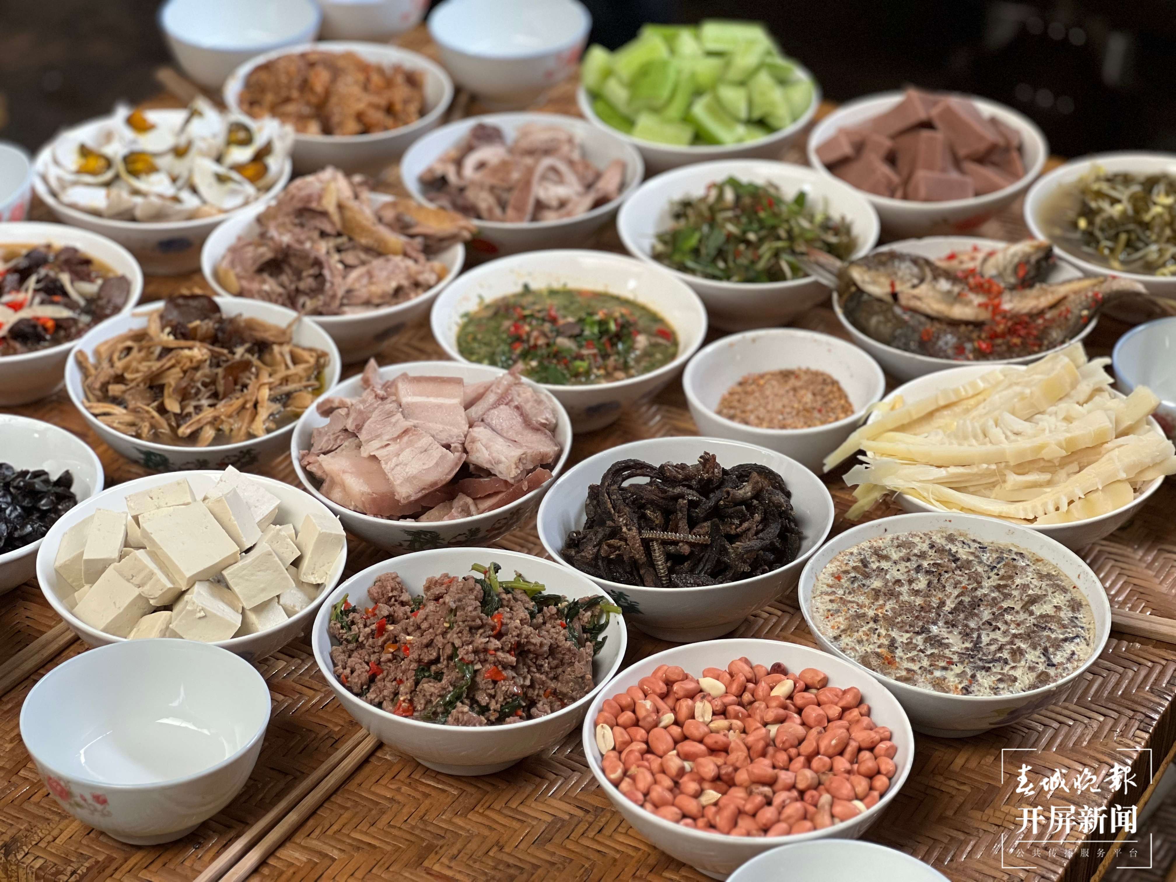 绿春春常绿 | 哈尼盛宴：蘸水竟然要放30余种佐料