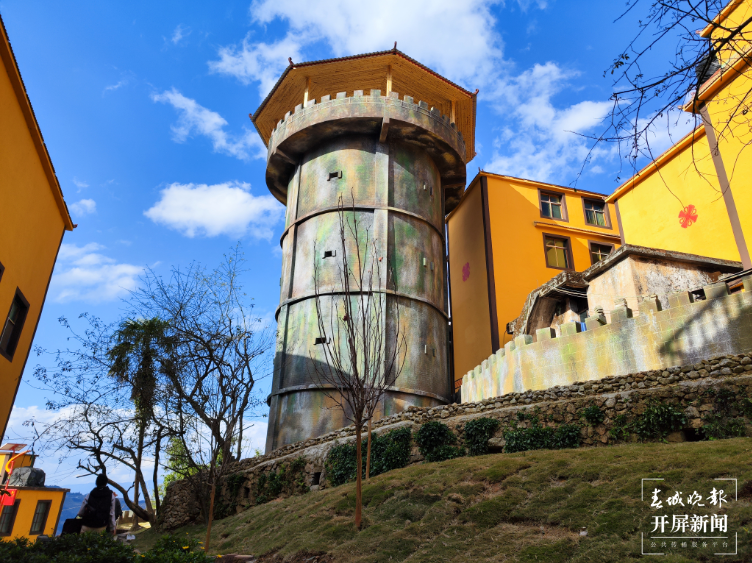 绿春梅尼新寨：村寨“红”了 日子好了3.png