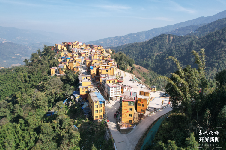 绿春梅尼新寨：村寨“红”了 日子好了1.png