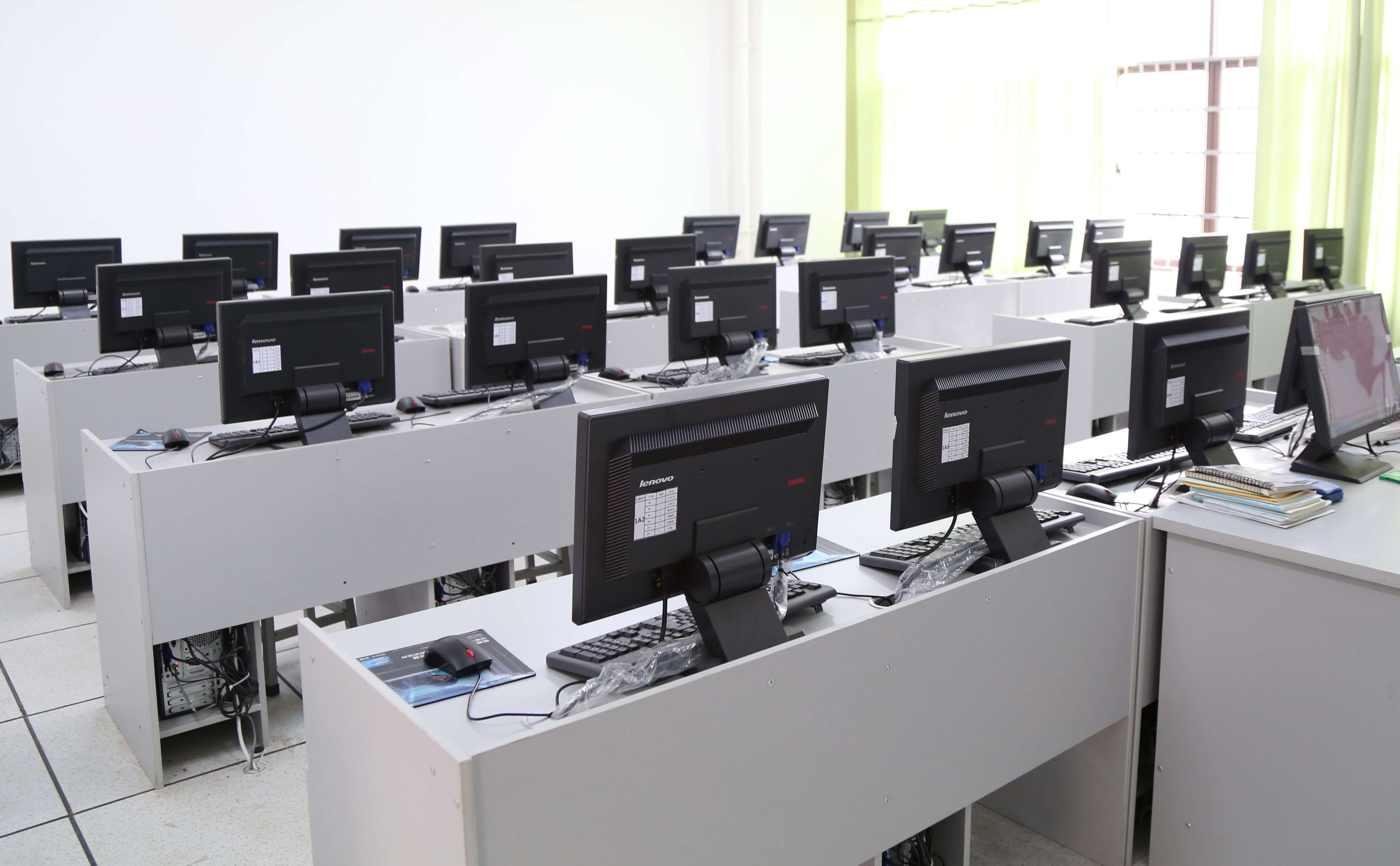信息技术教室.jpg