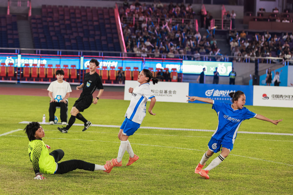 乡村校园女足联赛总决赛举行 云南女孩杭州亚运赛场夺冠