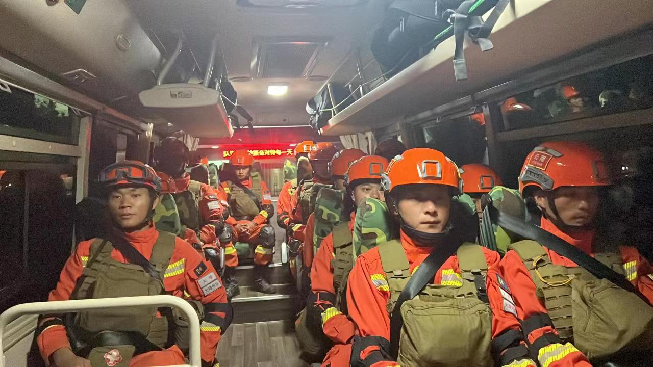 大理州森林消防支队快速反应做好增援准备