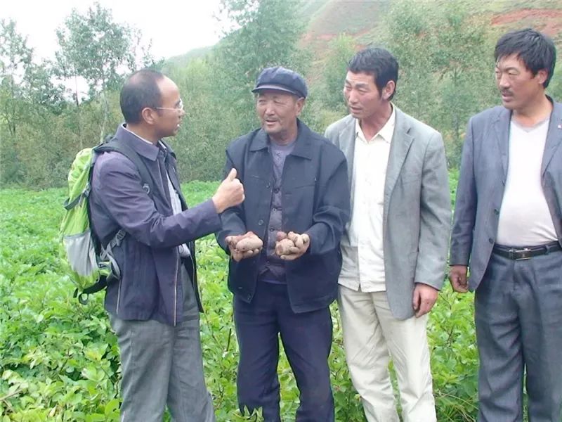 云迹青年|用30年书写马铃薯“论文”的“大学生”