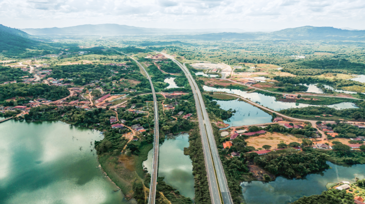 《老挝首条高速公路》发展之路2.png