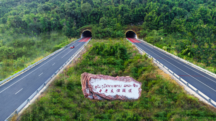 《老挝首条高速公路》发展之路3.png