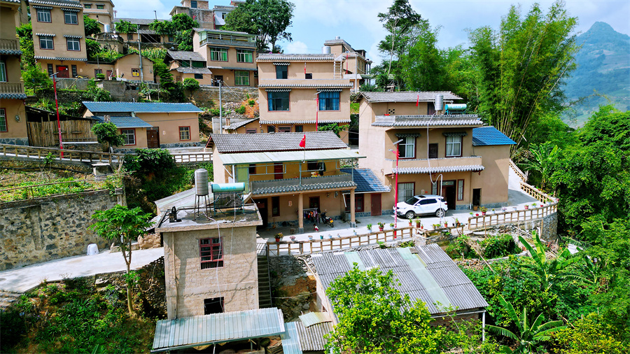 团结兴边看文山｜探访悬崖上的守边苗寨