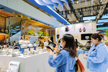 【聚焦深圳文博会】怀抱希望 放飞梦想