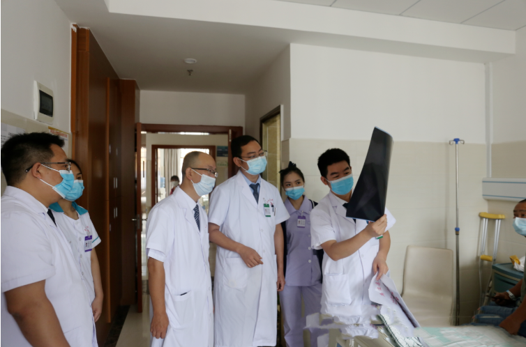 精准帮扶促提升 医疗发展谱新篇3.png