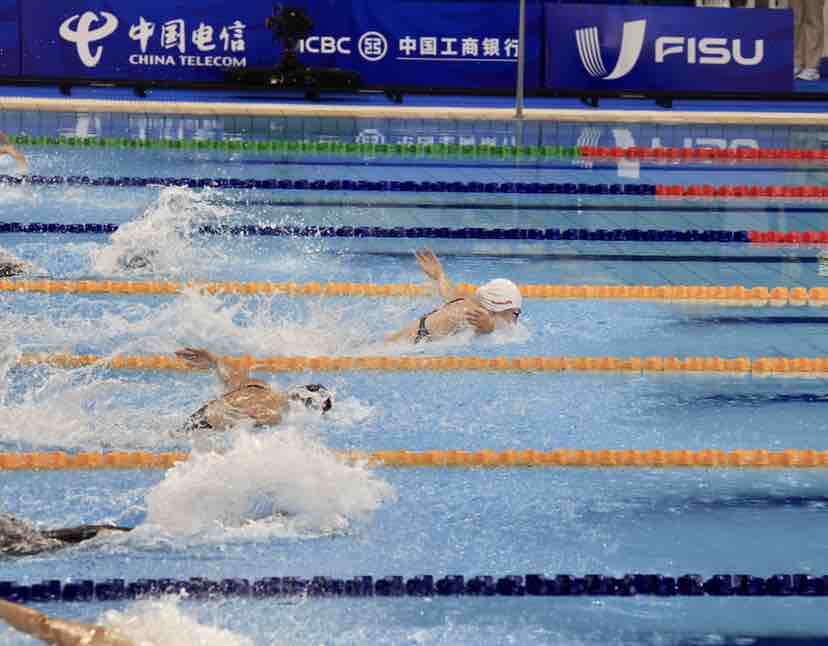 覃海洋张雨霏双双打破成都大运会赛会纪录 春城晚报-开屏新闻记者 丁星亦 周明佳 晋娜 摄影报道