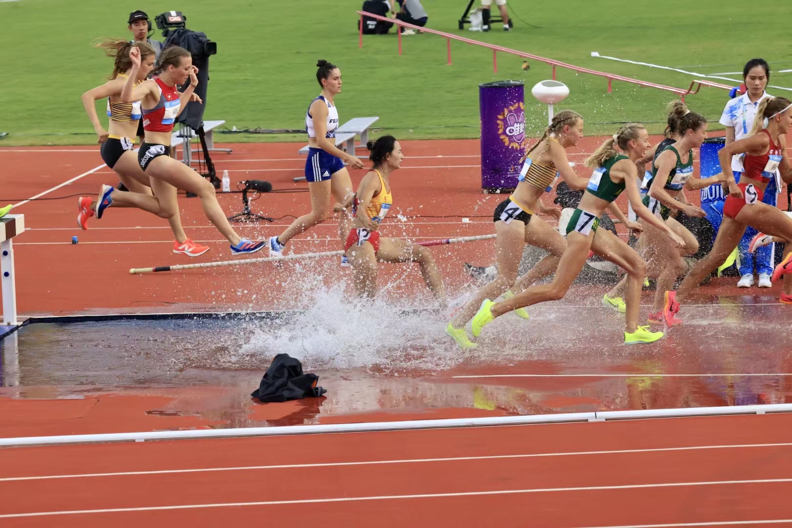 云南选手罗霞获女子3000米障碍赛第五名（周明佳 摄）