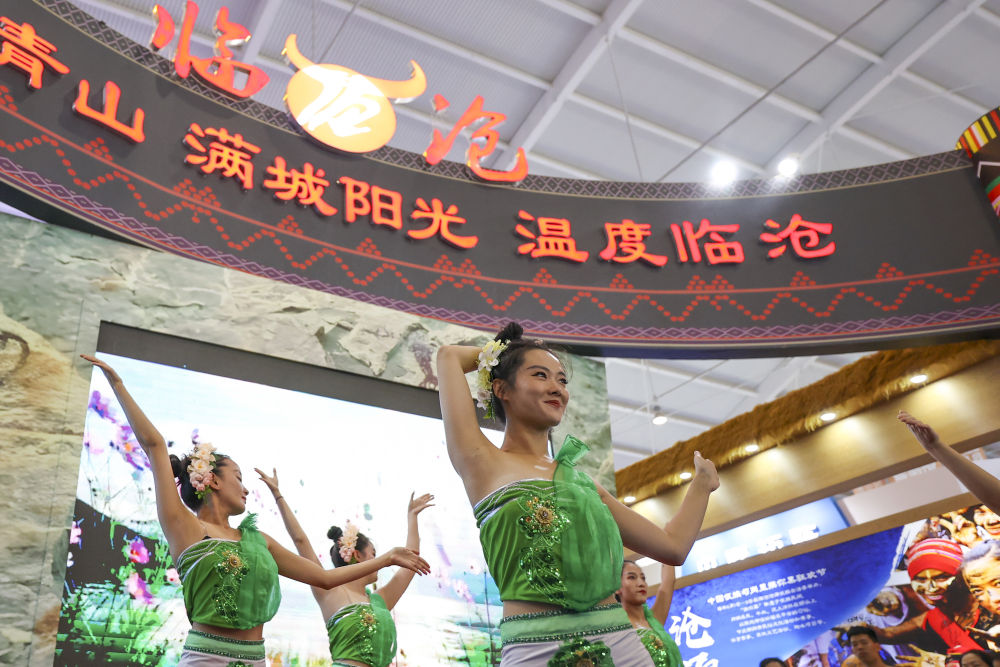 南博会上掀起云南最炫民族风11.jpg