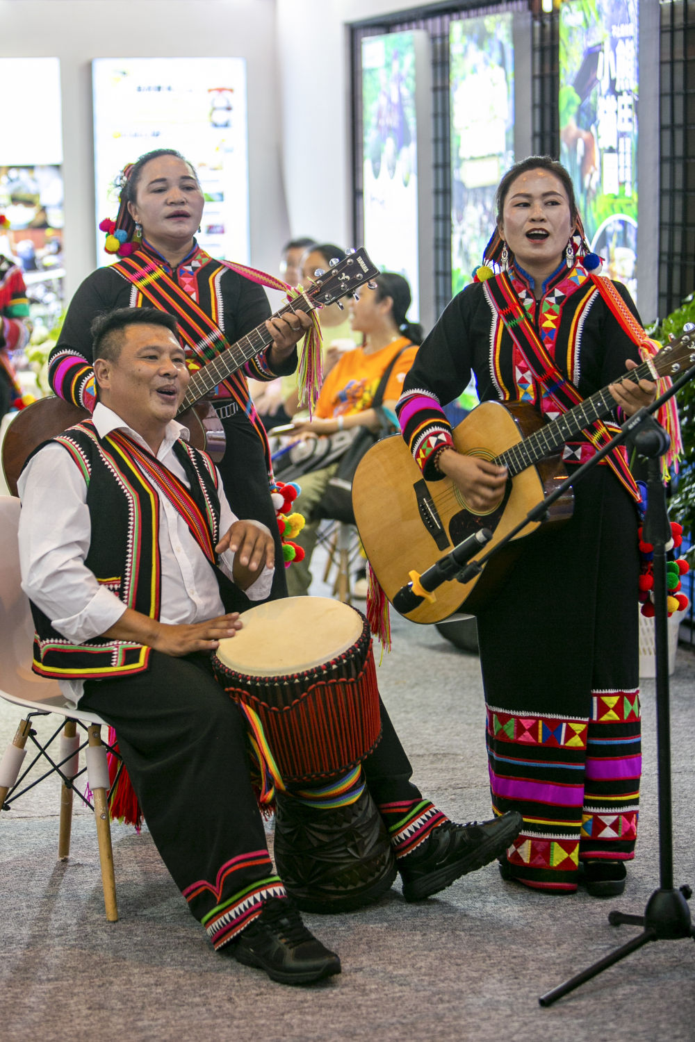 南博会上掀起云南最炫民族风17.jpg
