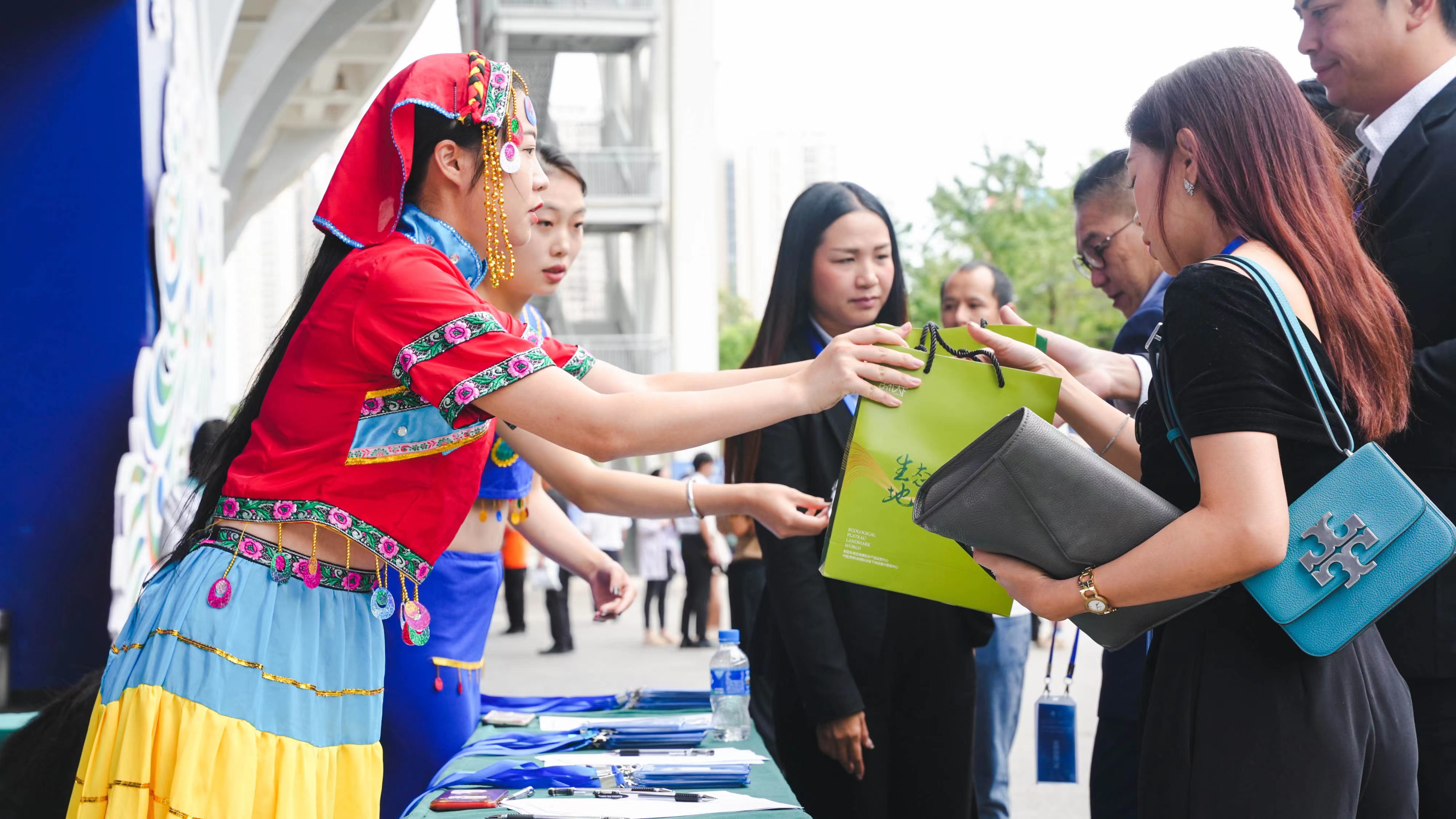 借南博会东风，云南地标馆“开门大吉”