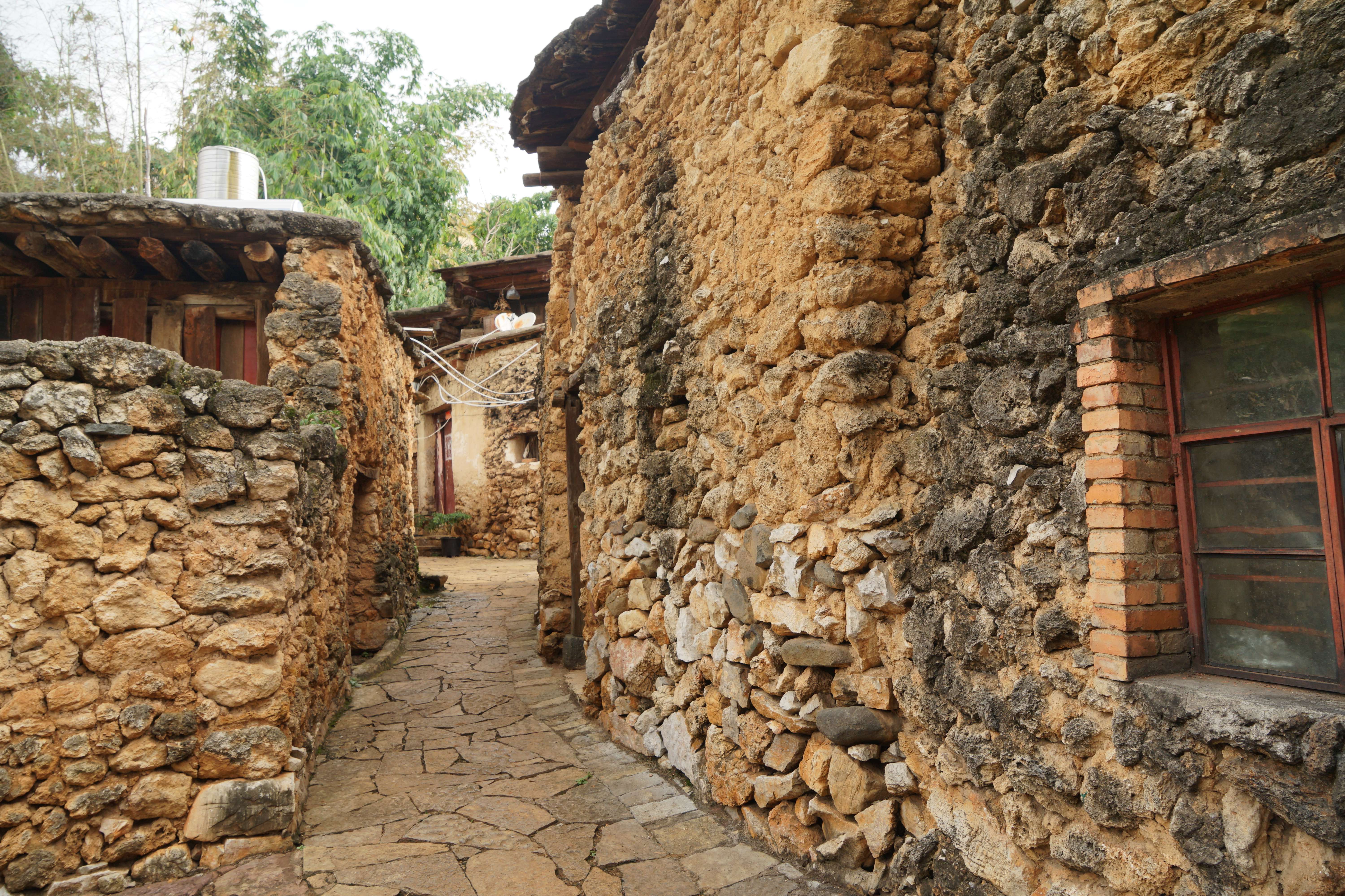 古韵新城 水墨石屏 | 在这个全是化石的古村落，我宛若穿越