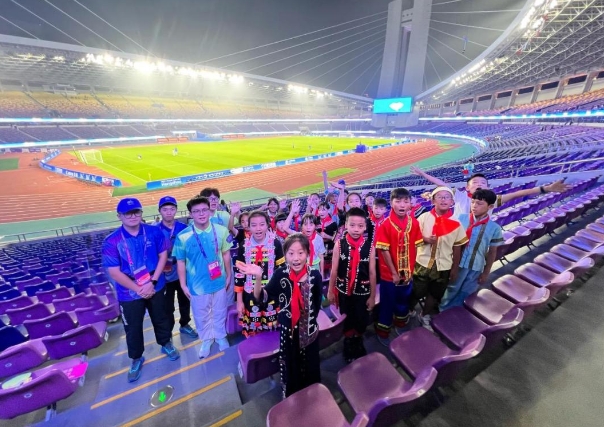 “云南少年给国足哥哥加油!” 浙江少儿频道1.png