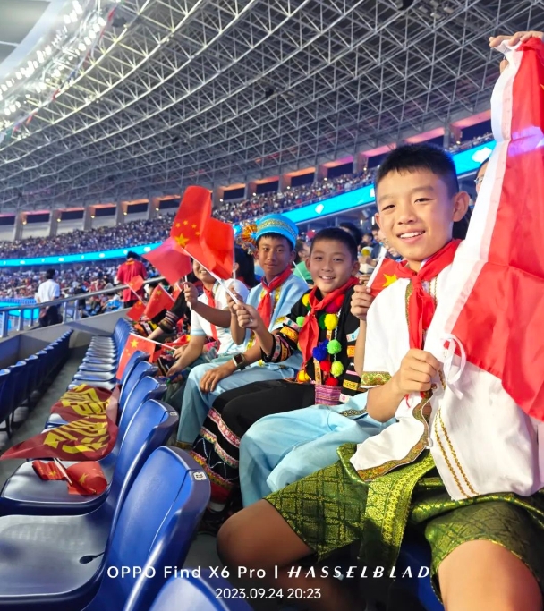 “云南少年给国足哥哥加油!” 浙江少儿频道2.png