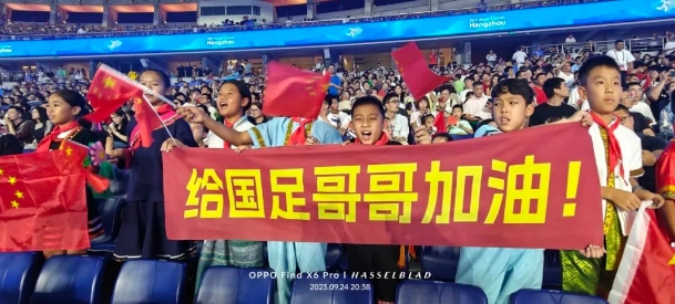 “云南少年给国足哥哥加油!” 浙江少儿频道.png