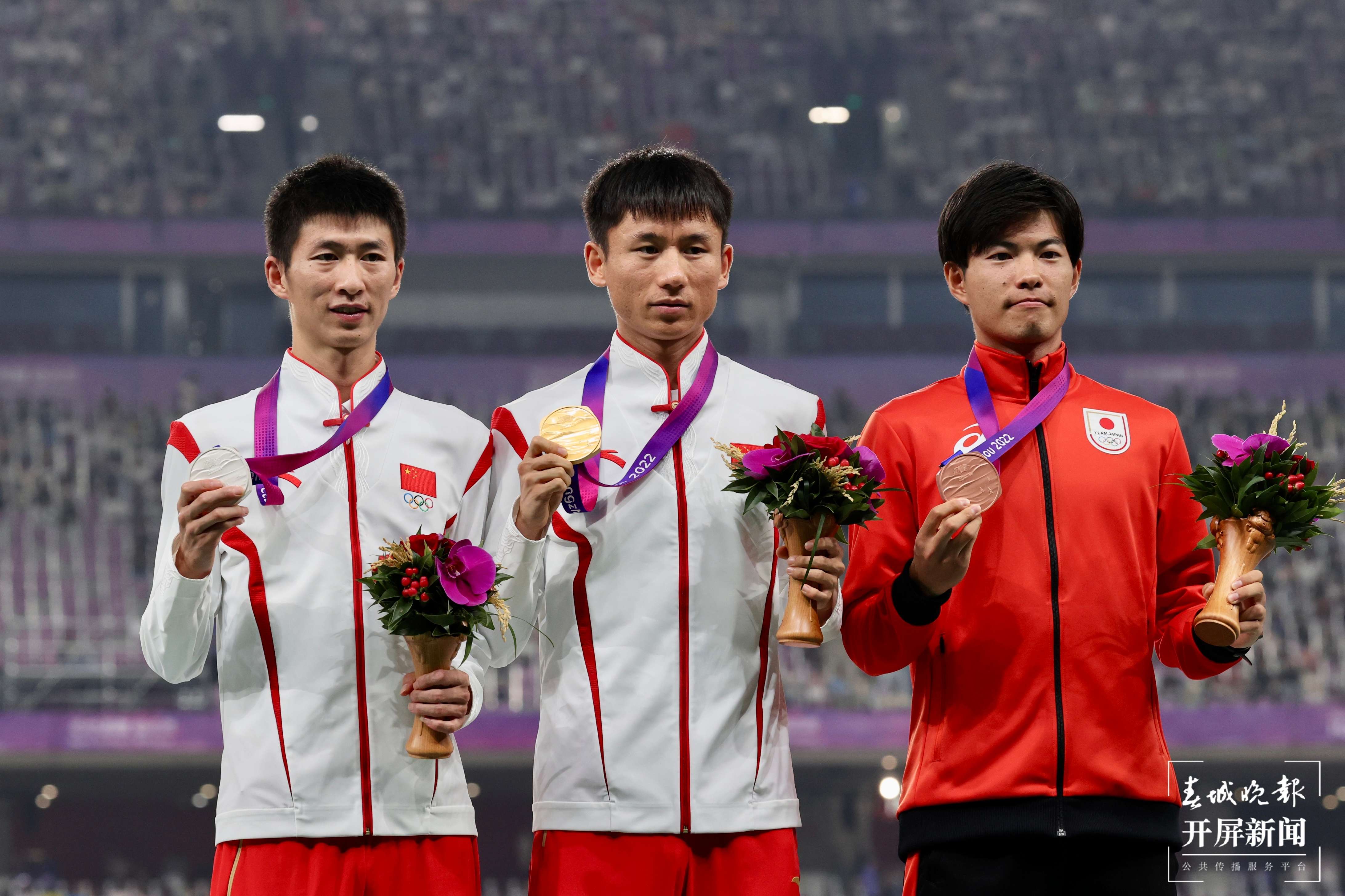 张俊夺得亚运会男子20公里竞走冠军（春城晚报-开屏新闻记者 周灿 摄）