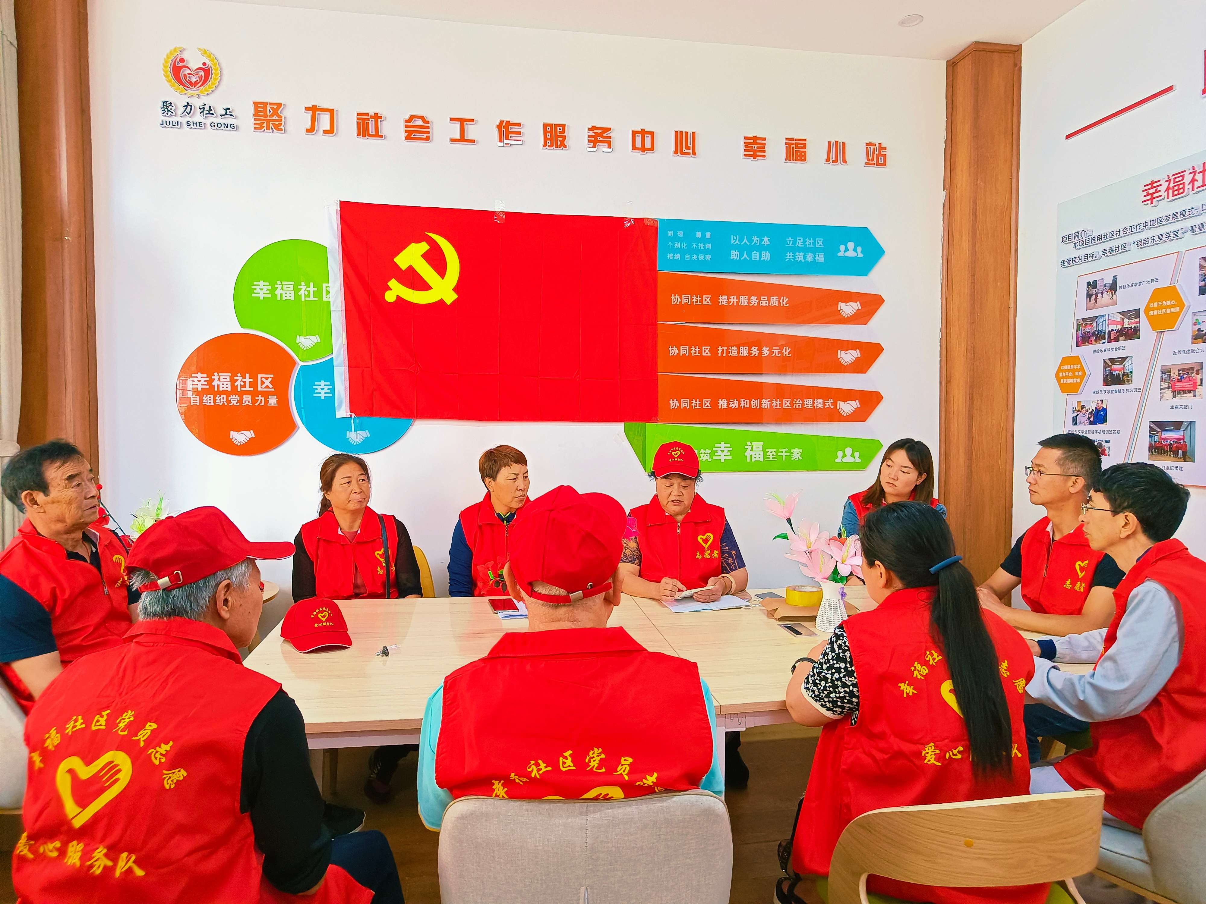 奋进新征程 推动新跨越 | “中国红”映红老小区