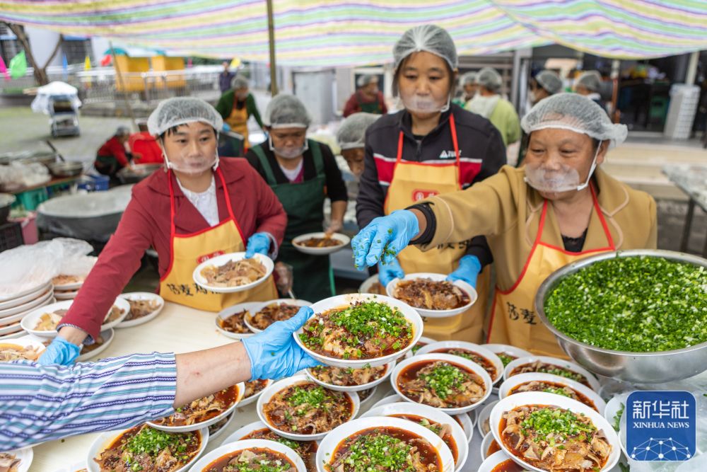重阳前夕百家聚，欢庆节日品幸福