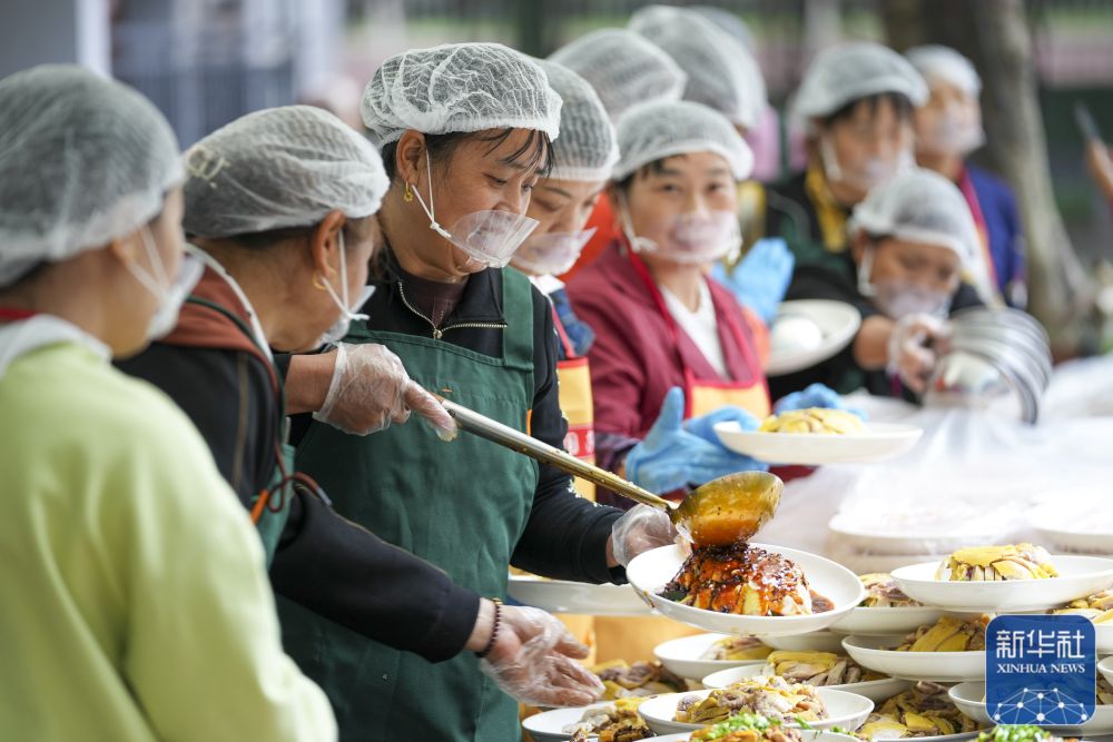 重阳前夕百家聚，欢庆节日品幸福