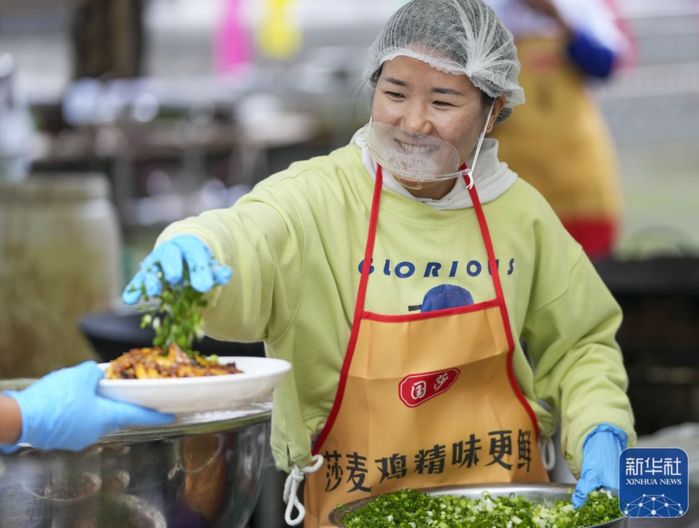 重阳前夕百家聚，欢庆节日品幸福