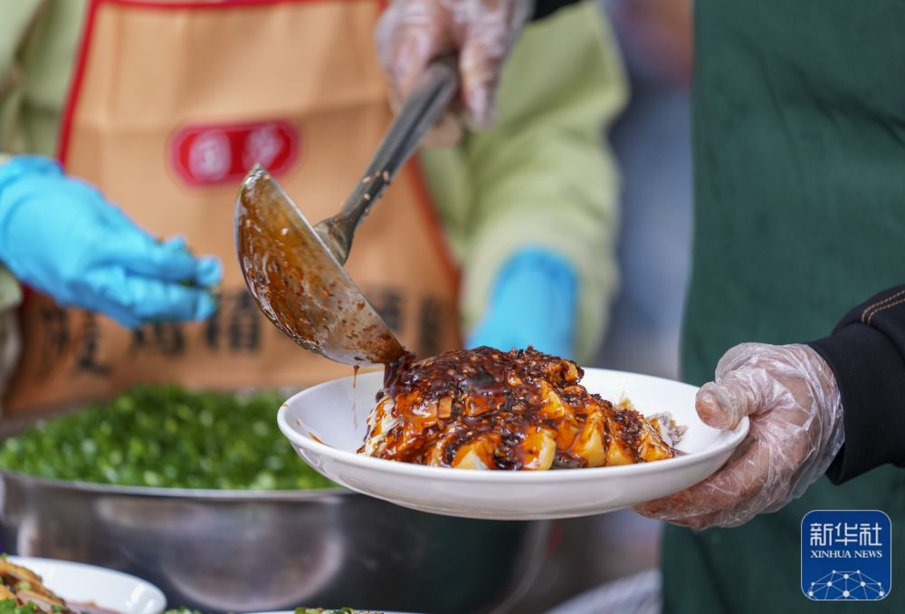 重阳前夕百家聚，欢庆节日品幸福