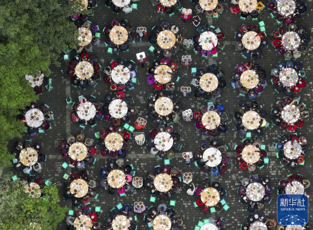 重阳前夕百家聚，欢庆节日品幸福