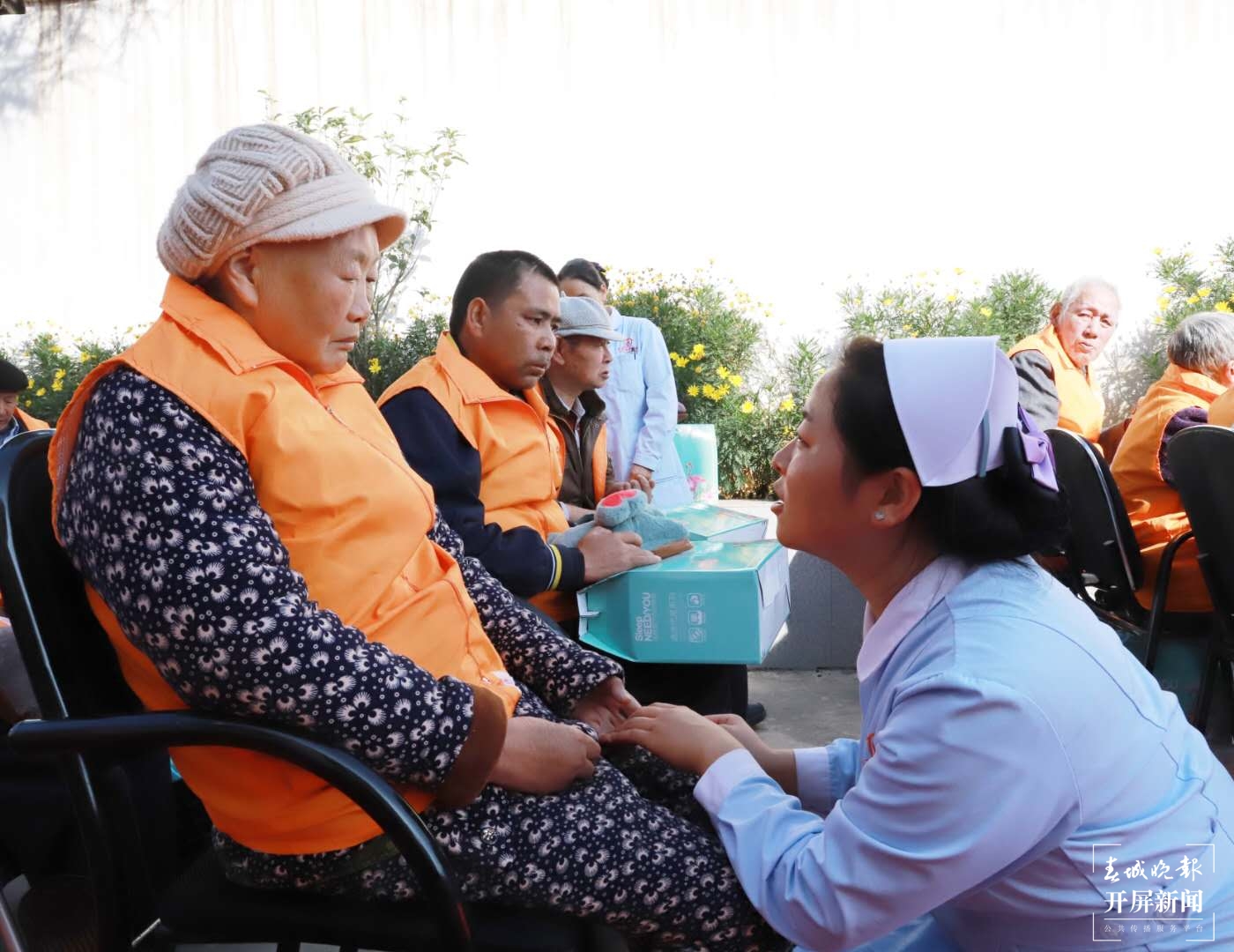 浓浓安养情 曲靖圣爱养护园百位老人欢庆重阳节