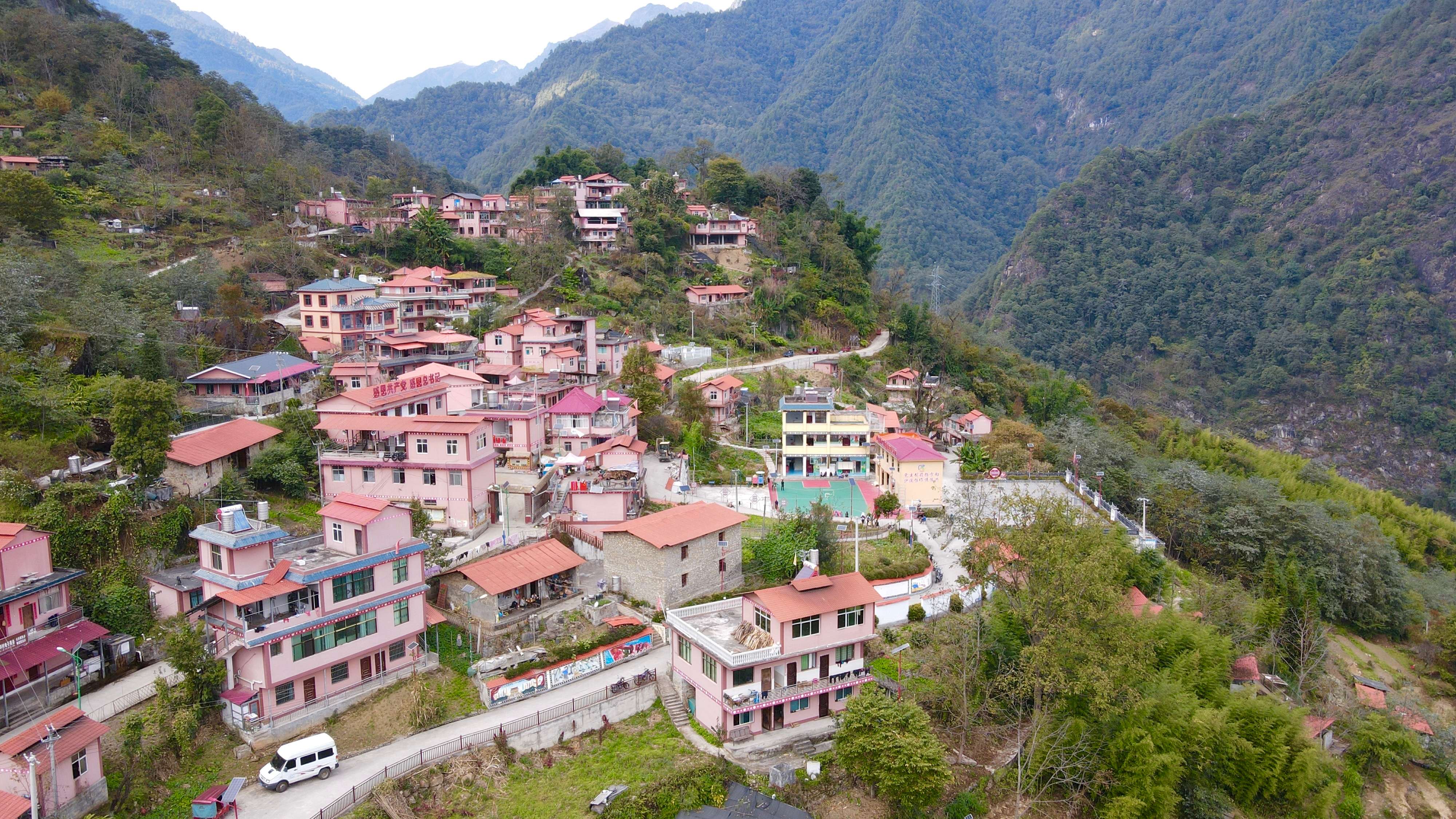 网格治疆看怒江｜网格员迪路夺：美丽村庄的建设者守护者