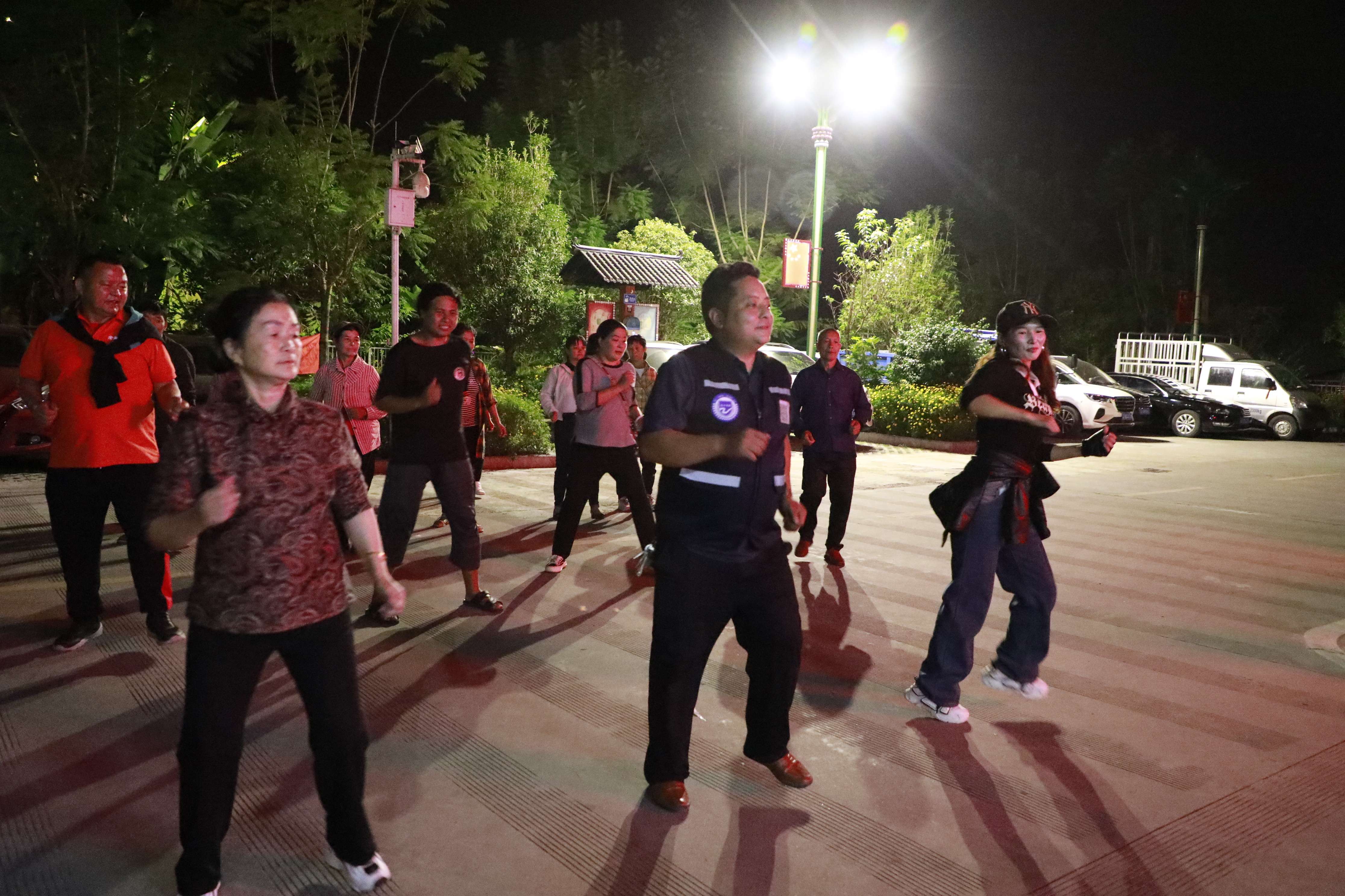 网格治疆看怒江｜网格员福四好：带领搬迁群众舞出新生活