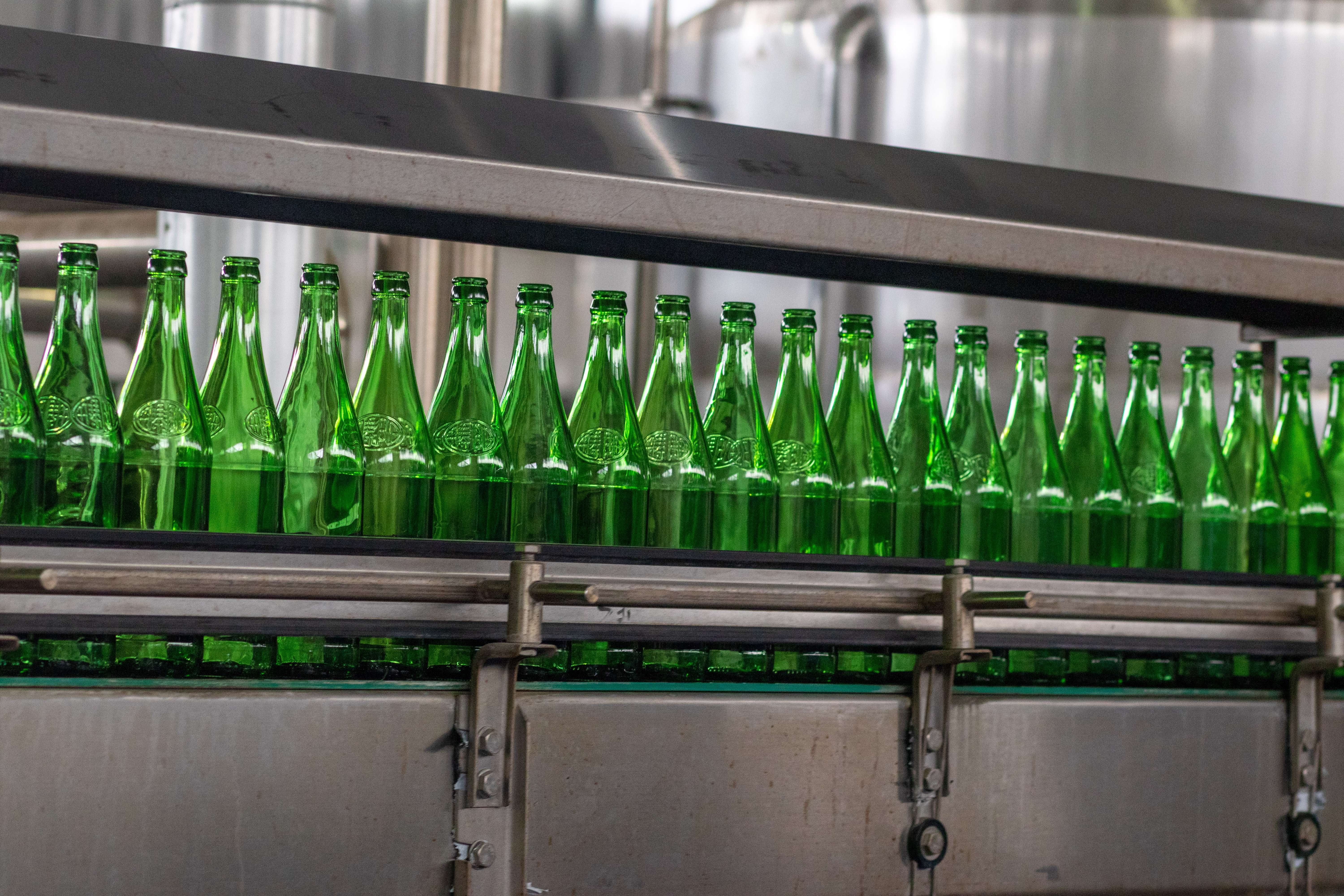 来去有念 何以开远丨红河啤酒：这股开远味儿 三十年没变