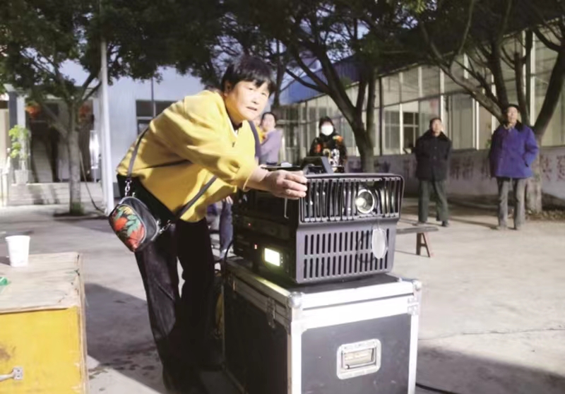 电影放映员 李玉华 茶应明 (1).jpg