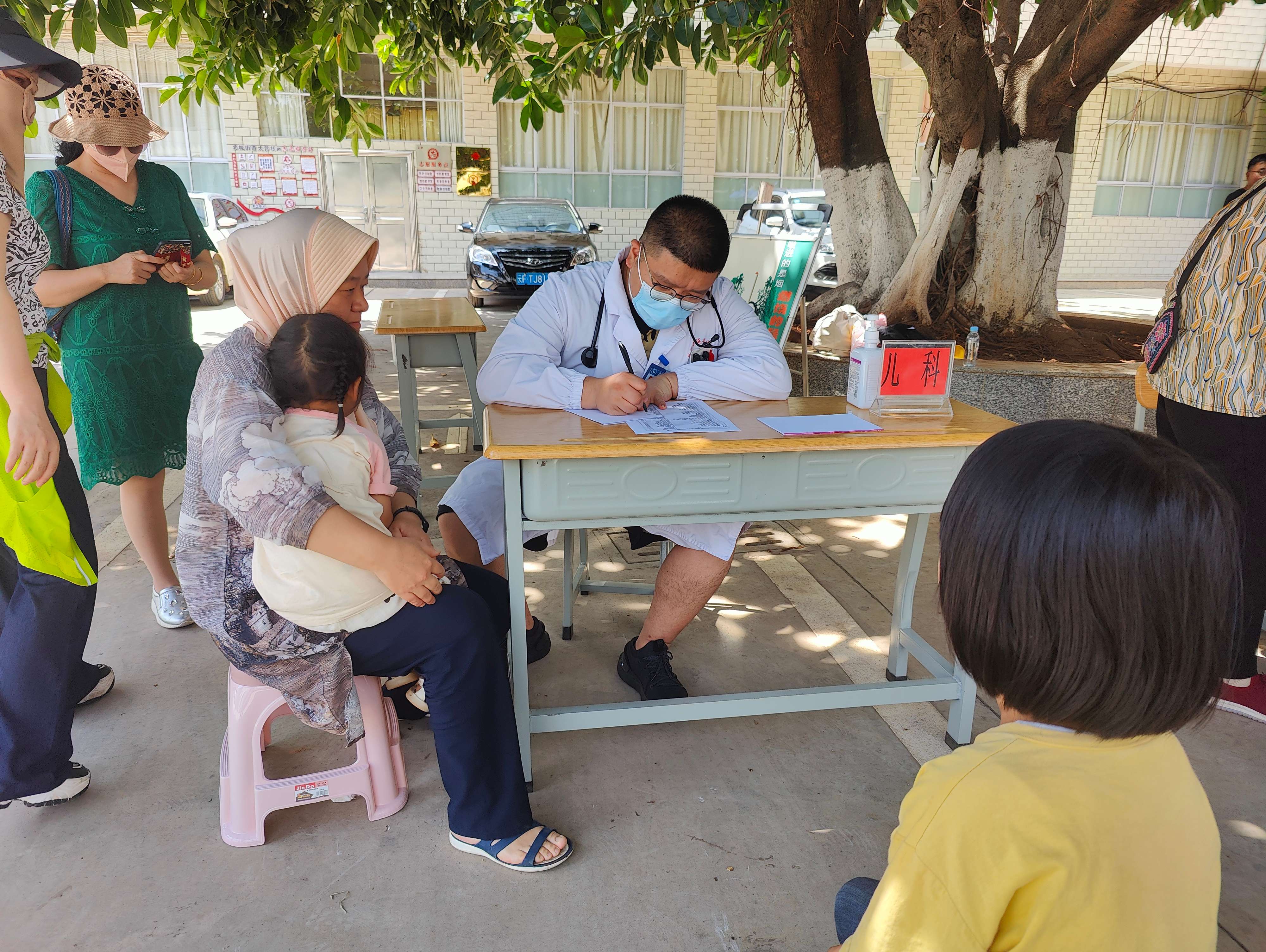 纳晨 在怒江扶贫期间.jpg