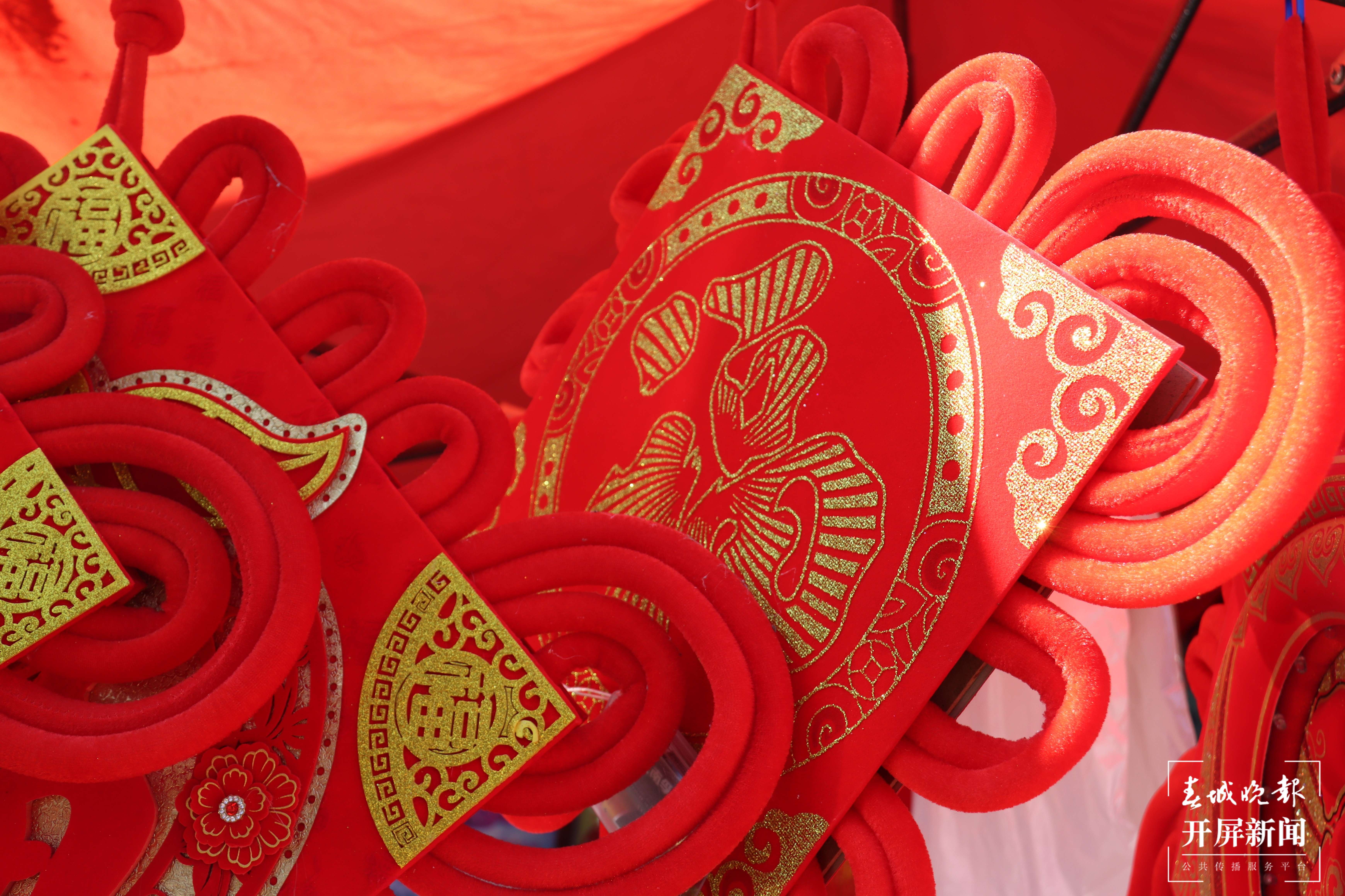 人间烟火气·滇味年货街】赶集市、囤年货，春节前赶集赶的是一种寄托和情怀！ (5).jpg