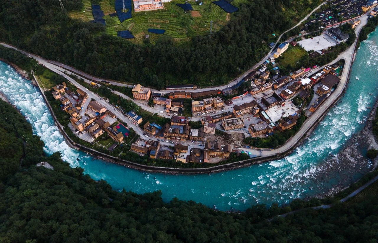 省委书记诚邀海内外朋友共建共享“有一种叫云南的生活”