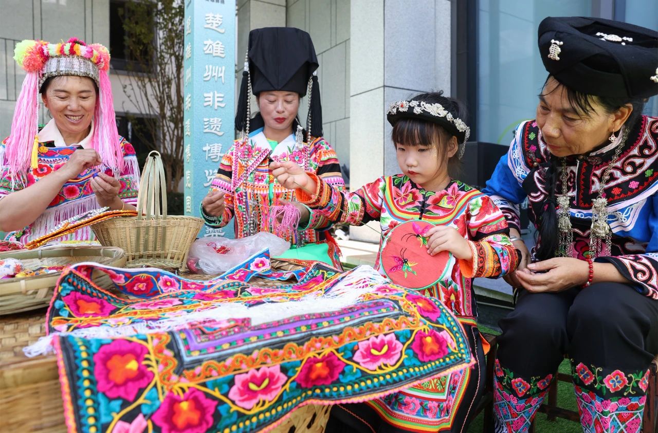 省委书记诚邀海内外朋友共建共享“有一种叫云南的生活”