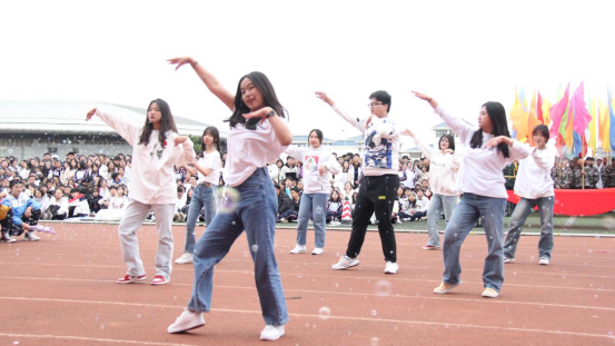 昆一中晋宁学校举行2023冬季田径运动会