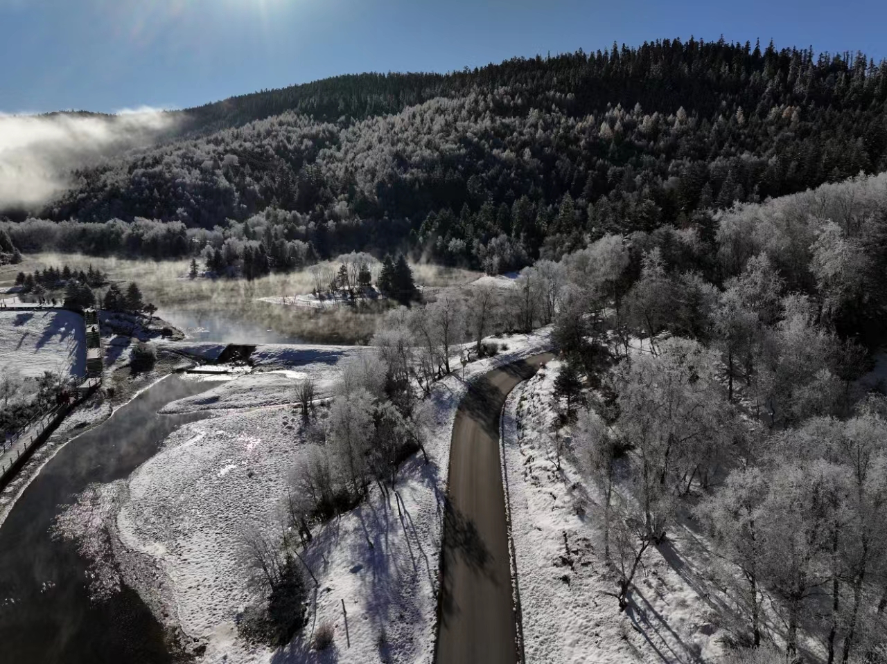 丽香铁路资料图（风景：杜帆；现场：翟剑）