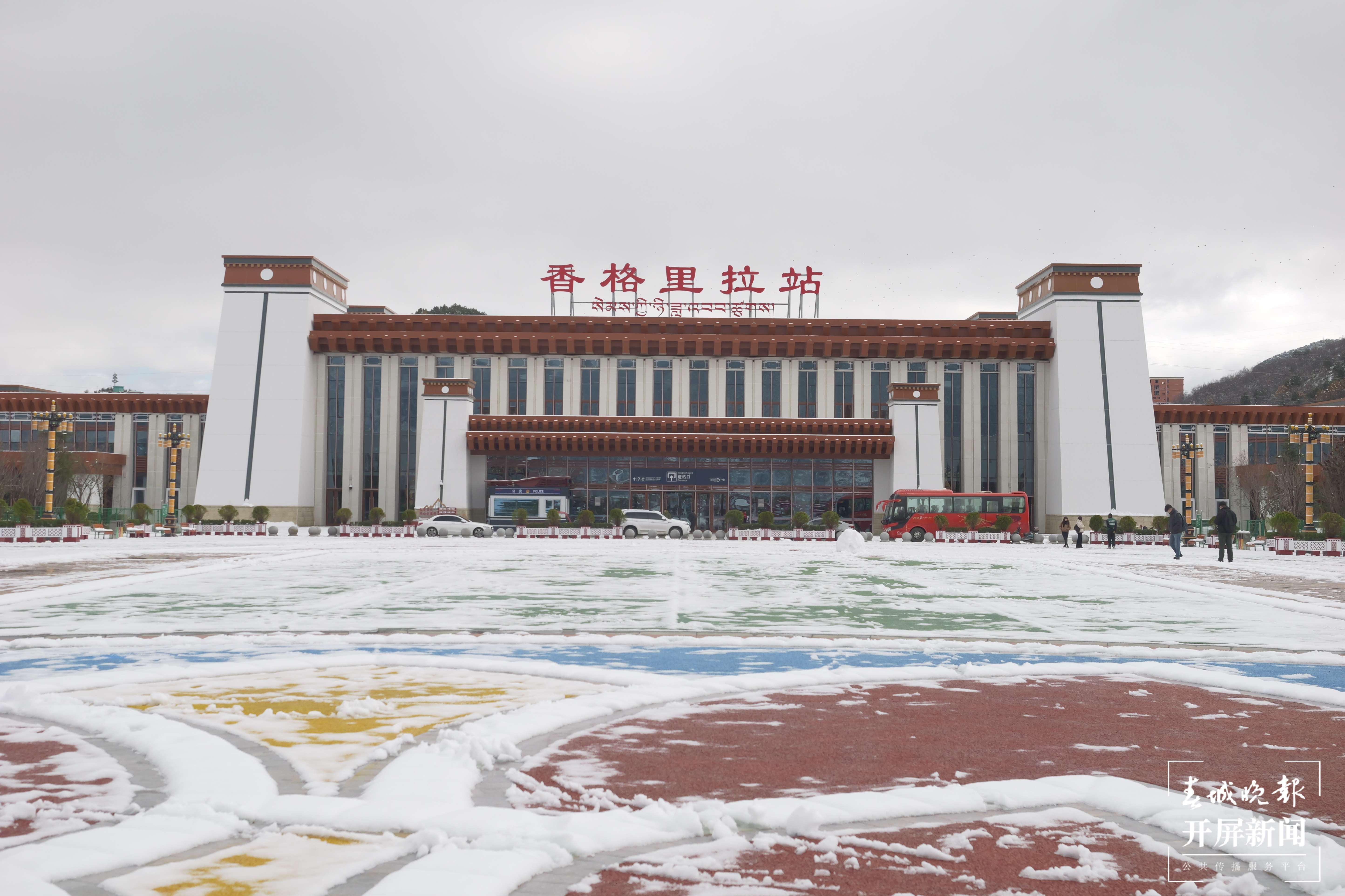丽香铁路资料图（风景：杜帆；现场：翟剑）