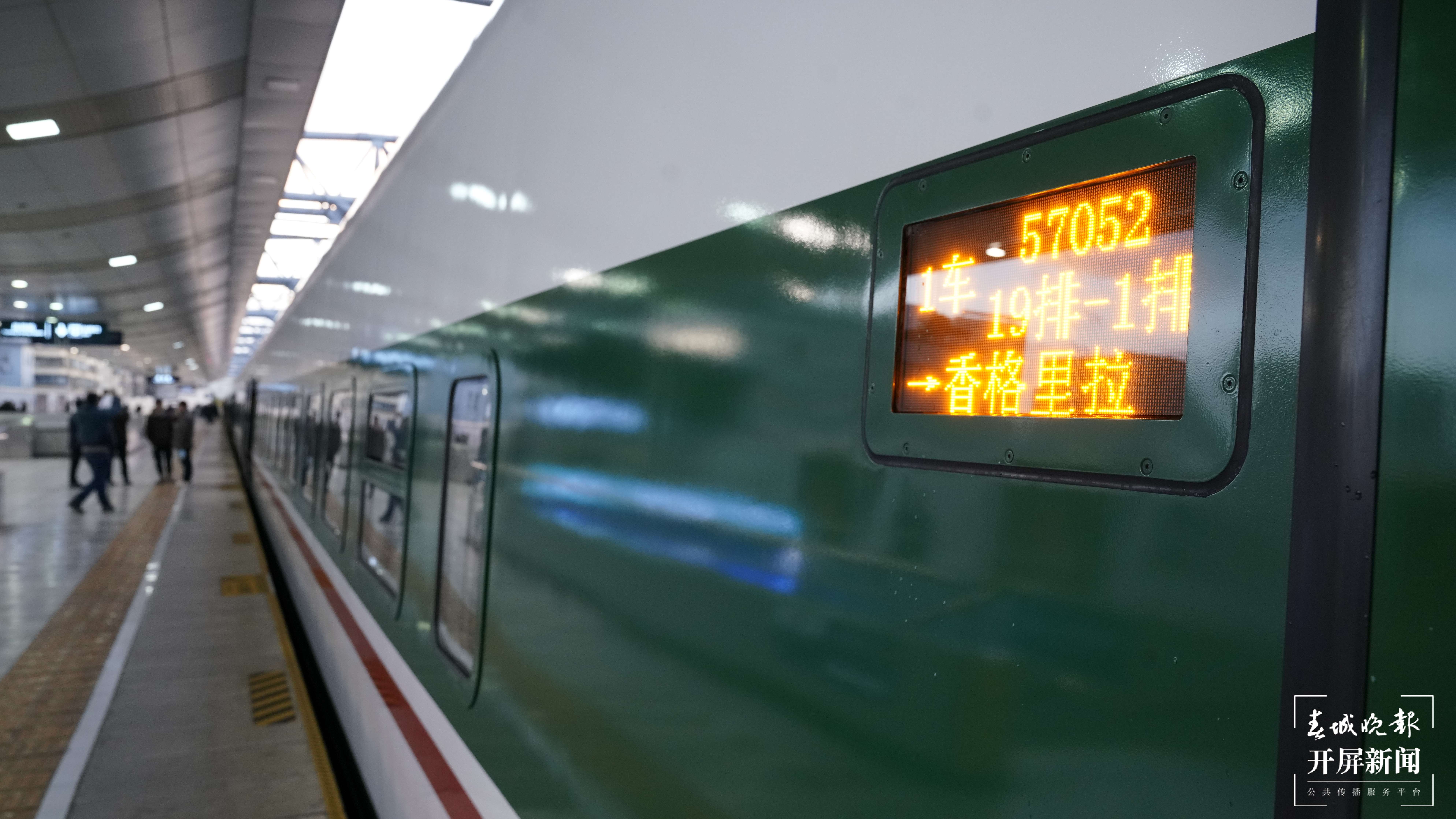 丽香铁路资料图（风景：杜帆；现场：翟剑）