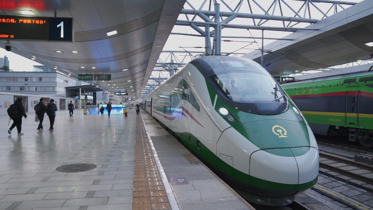 丽香铁路资料图（风景：杜帆；现场：翟剑）