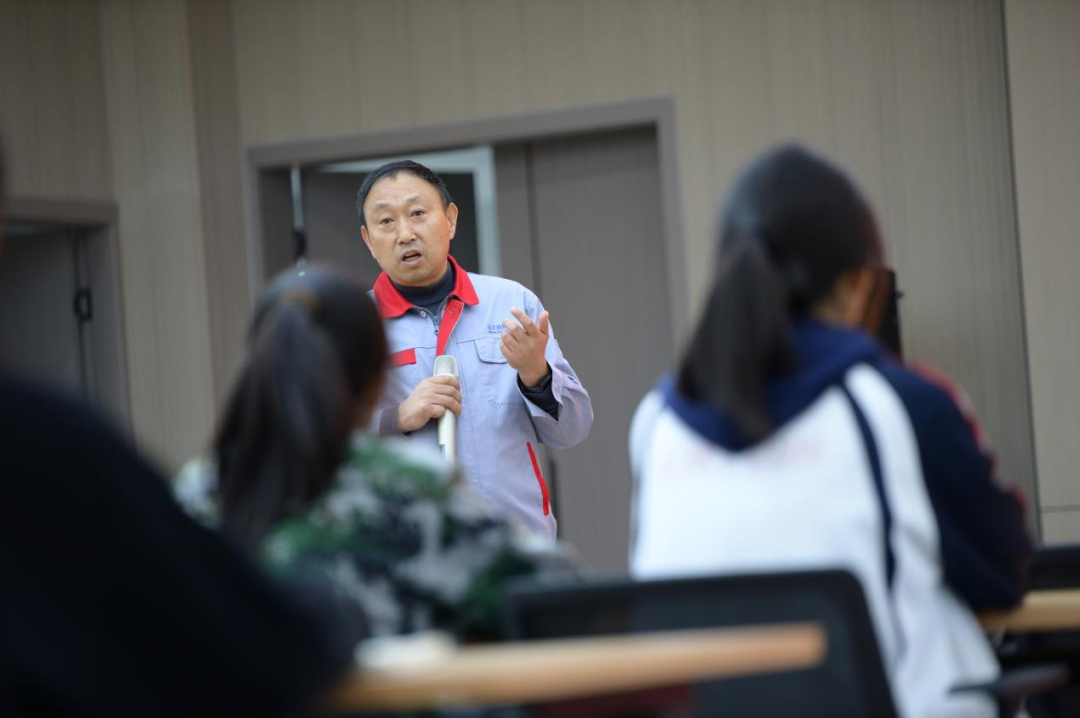 昆一中晋宁学校开展“走进企业”访学活动