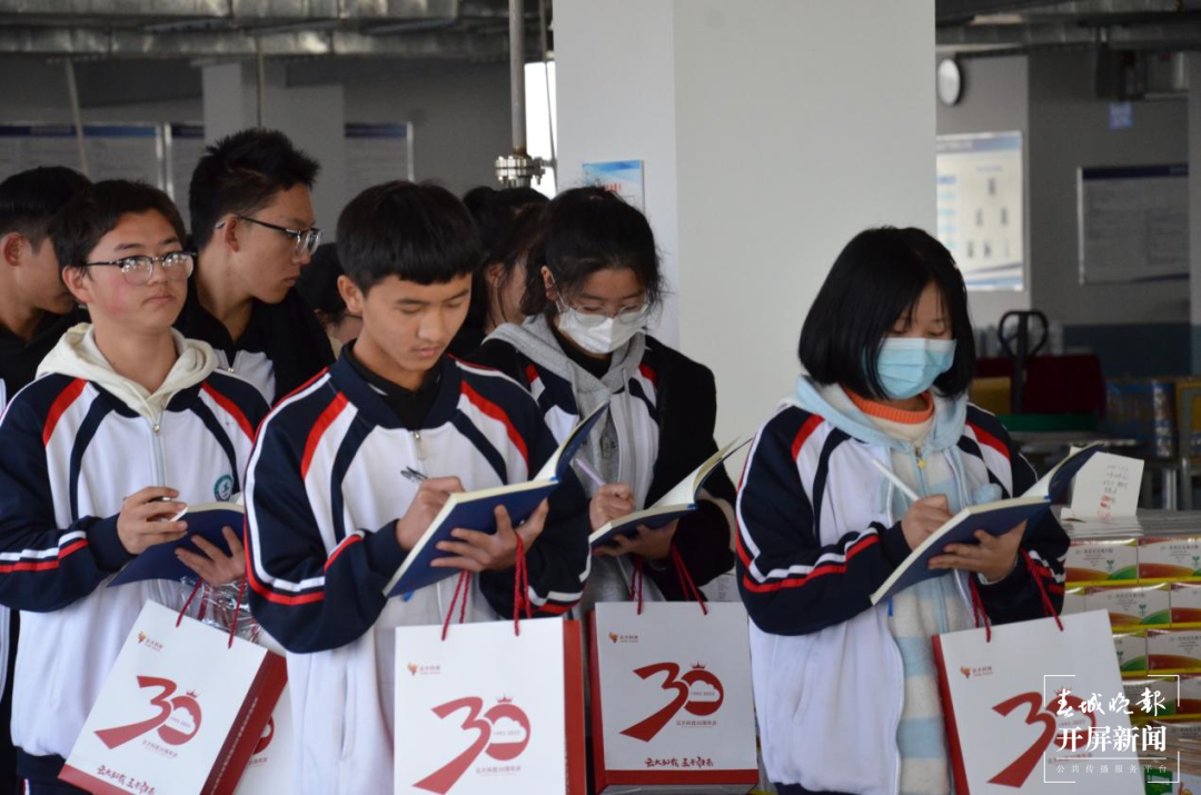 昆一中晋宁学校开展“走进企业”访学活动