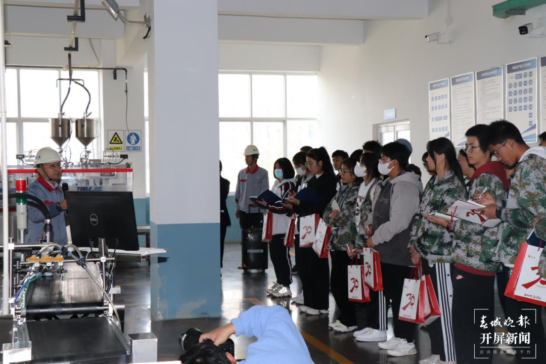 昆一中晋宁学校开展“走进企业”访学活动