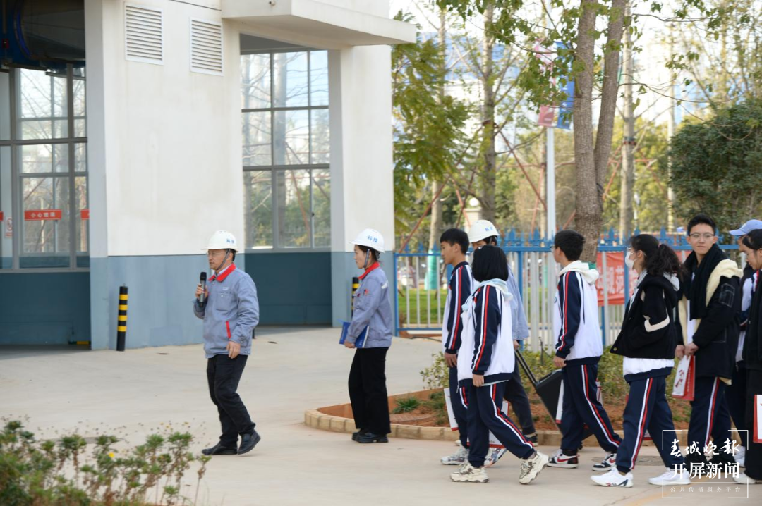 昆一中晋宁学校开展“走进企业”访学活动