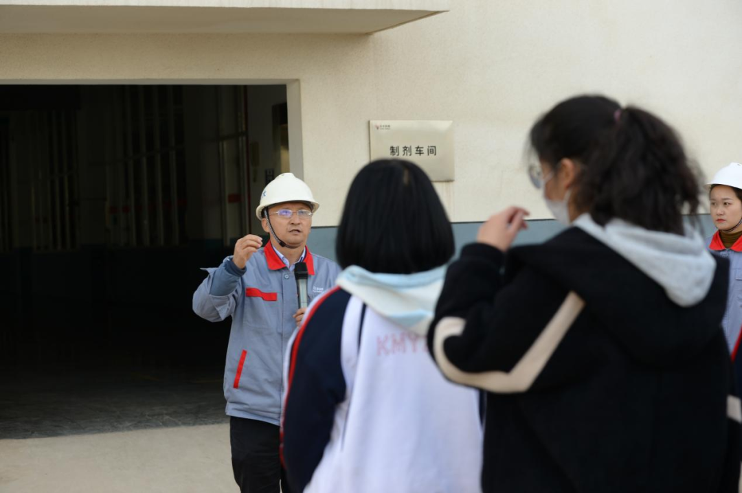 昆一中晋宁学校开展“走进企业”访学活动