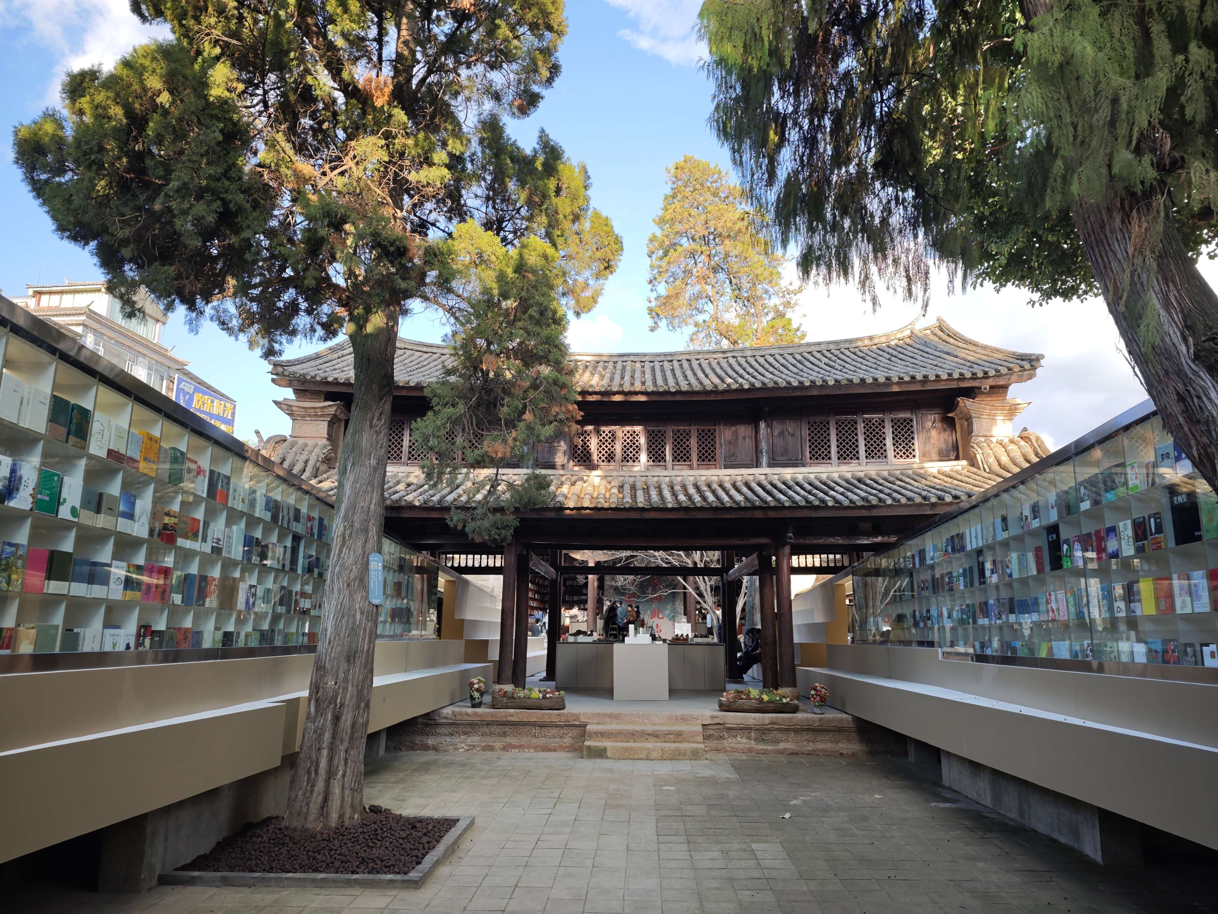 大理美好生活季|流淌在千年时空之外的古城巍山