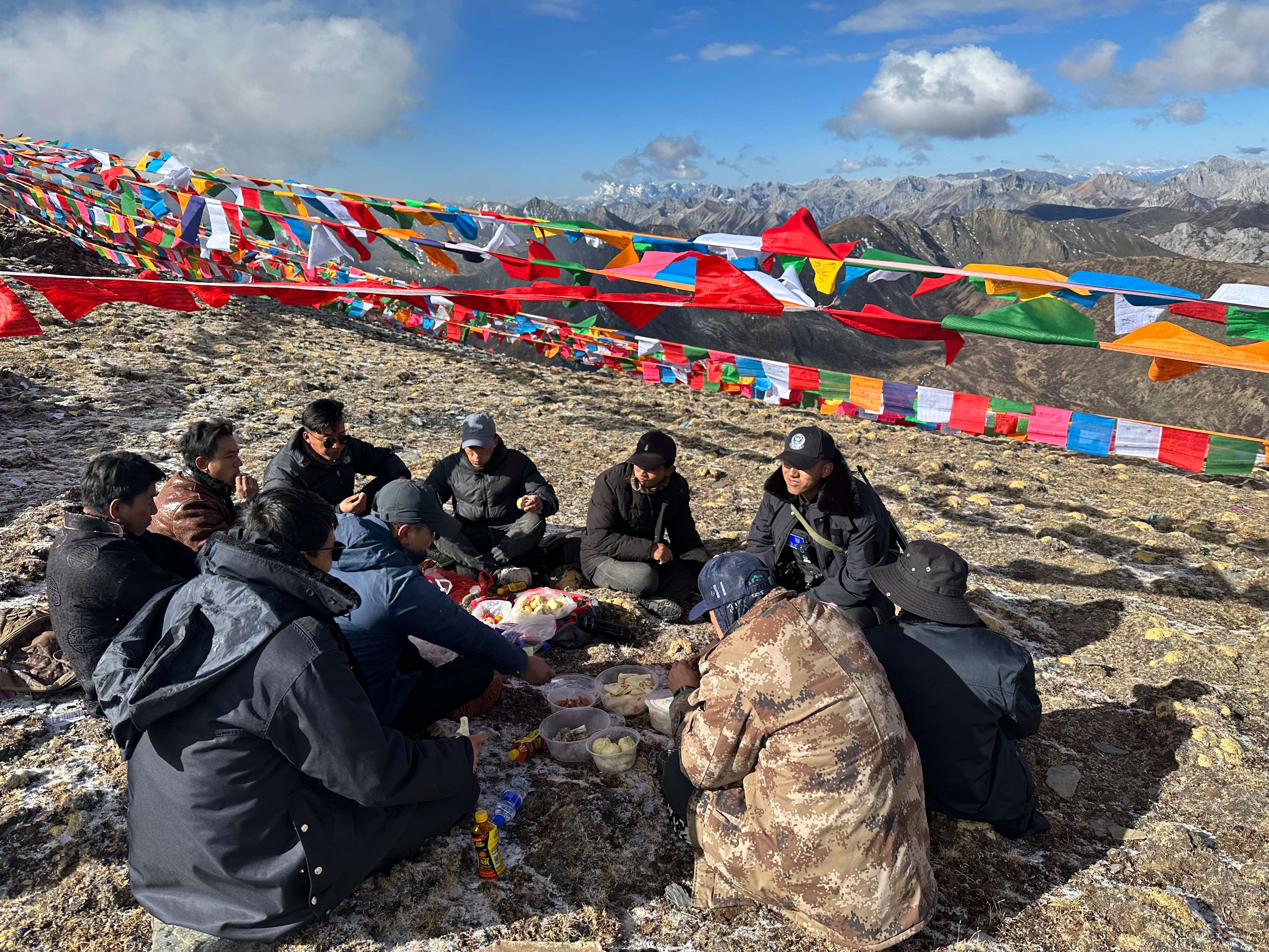 富裕美丽之城 和谐香格里拉 | 海拔4500余米——把警务室带到云端