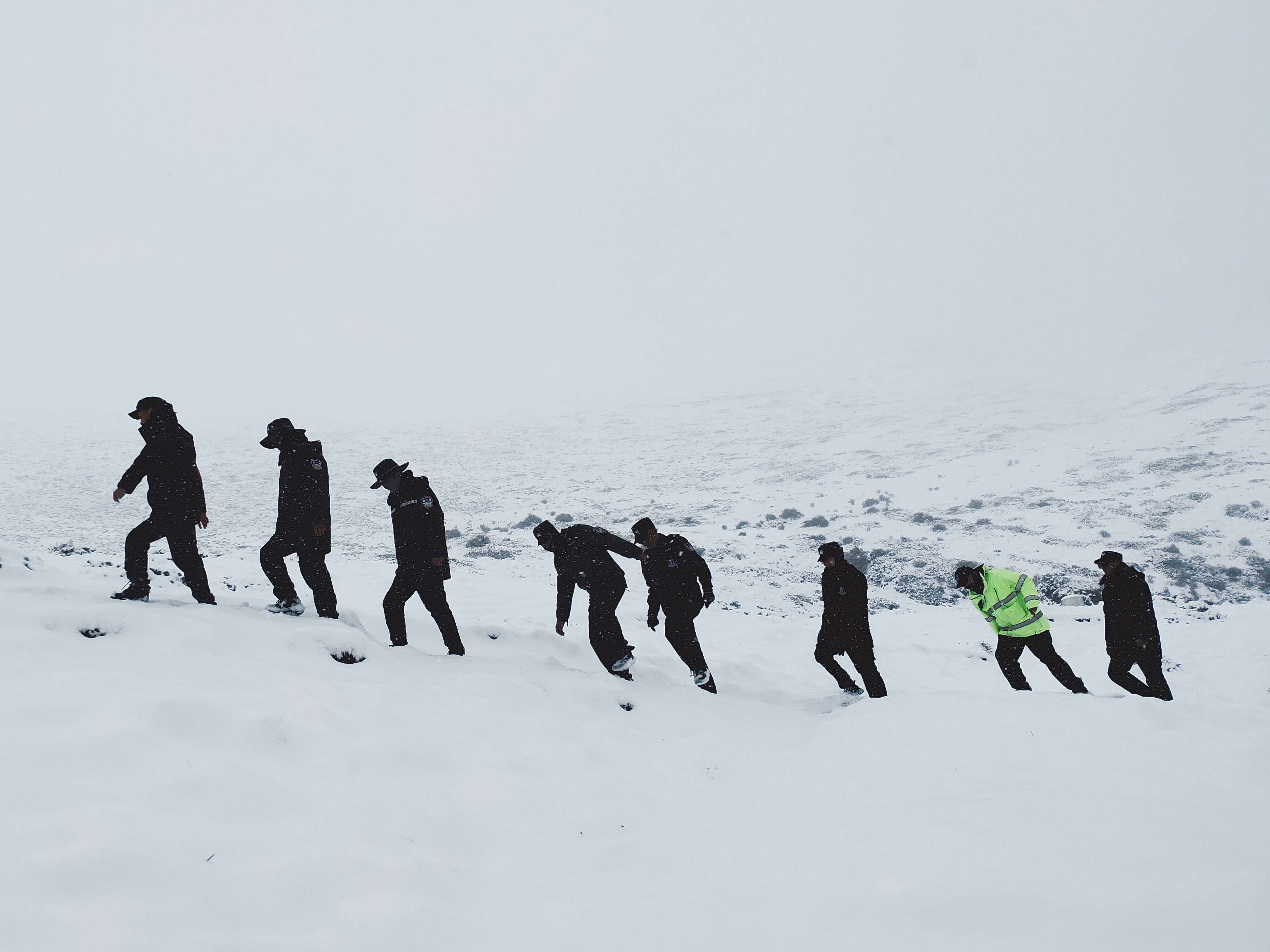 富裕美丽之城 和谐香格里拉 | 海拔4500余米——把警务室带到云端
